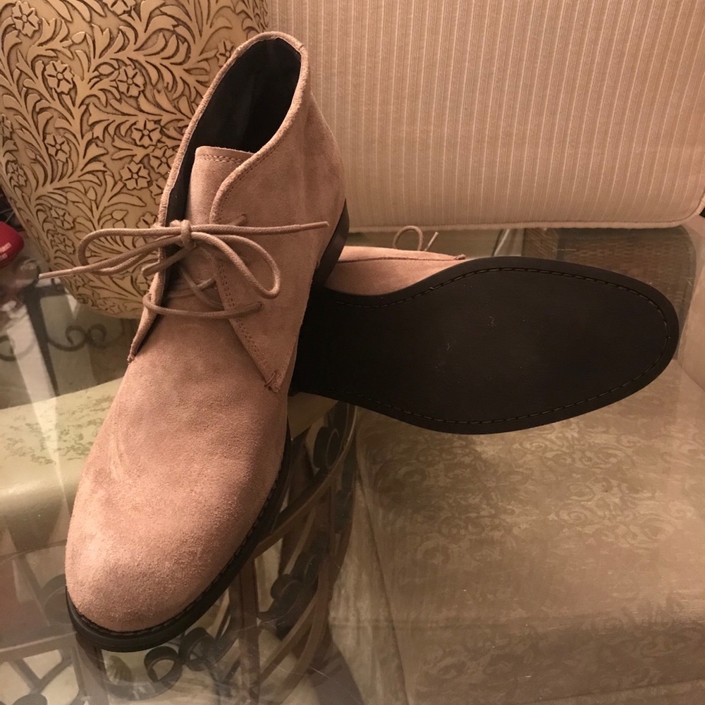 John Varvatos Men’s Chukka Boot. Never Worn Cond.